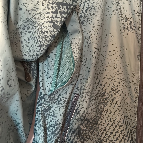 Columbia titantium windbreaker - Picture 4 of 6